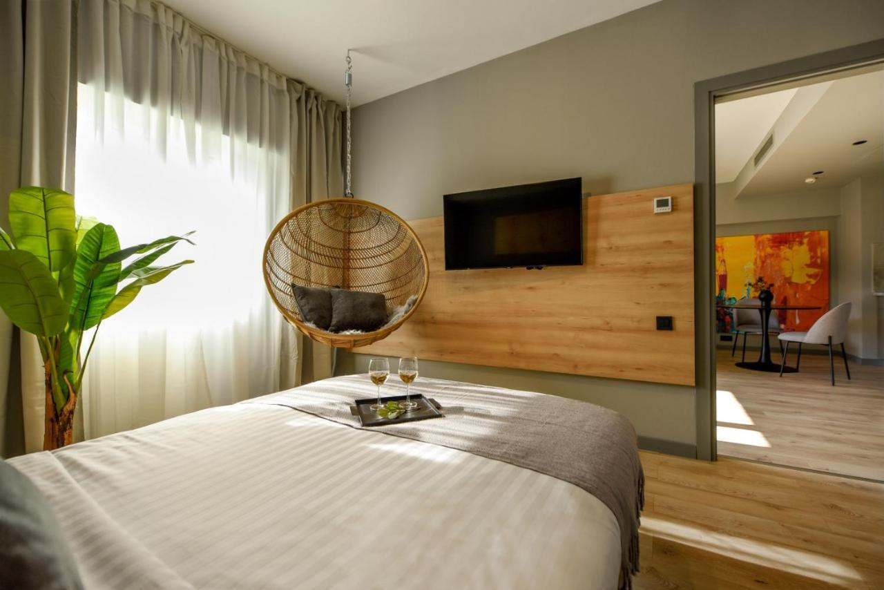 Luxury Apartment Near Radisson Hotel - Wall Projector & Modern Design Bucharest Exterior photo