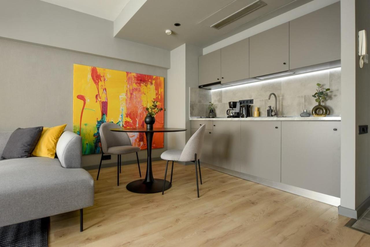 Luxury Apartment Near Radisson Hotel - Wall Projector & Modern Design Bucharest Exterior photo