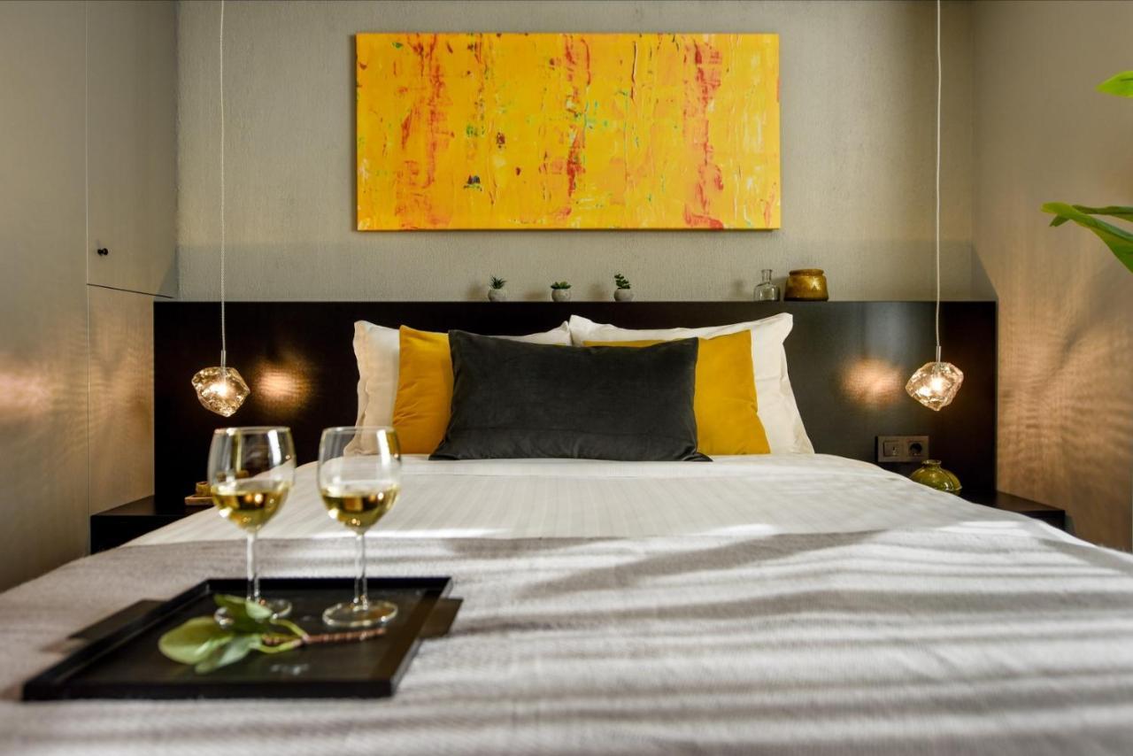Luxury Apartment Near Radisson Hotel - Wall Projector & Modern Design Bucharest Exterior photo