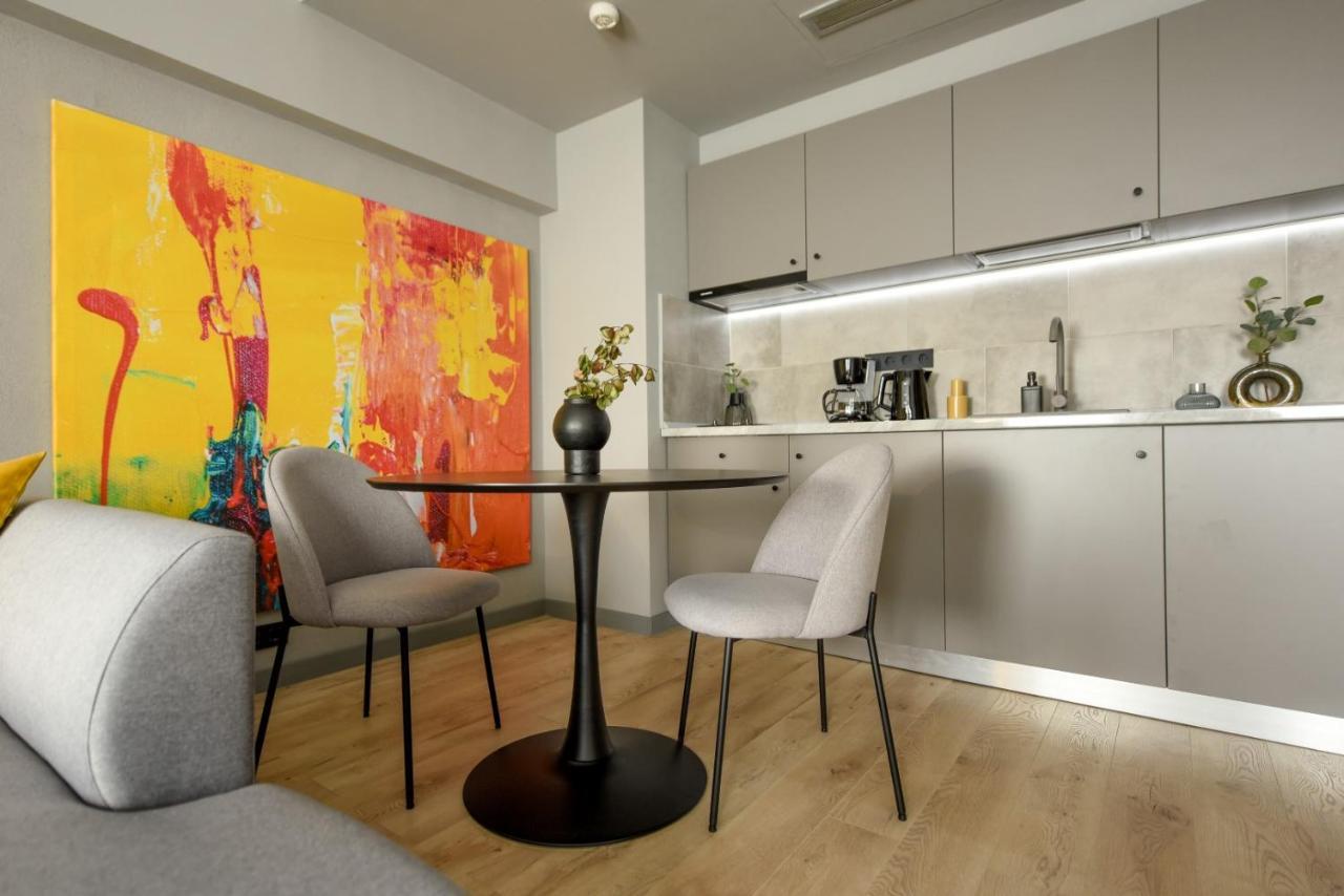 Luxury Apartment Near Radisson Hotel - Wall Projector & Modern Design Bucharest Exterior photo