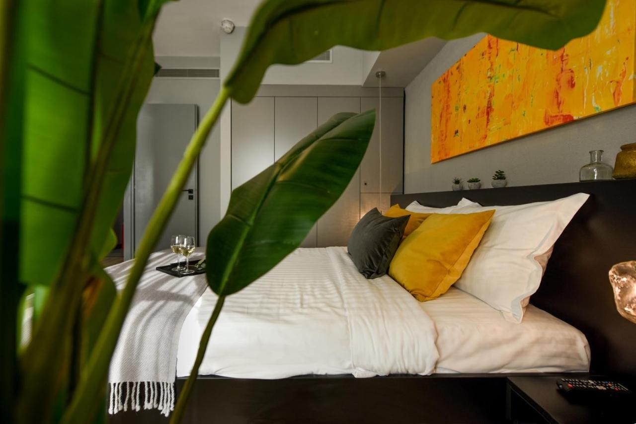 Luxury Apartment Near Radisson Hotel - Wall Projector & Modern Design Bucharest Exterior photo