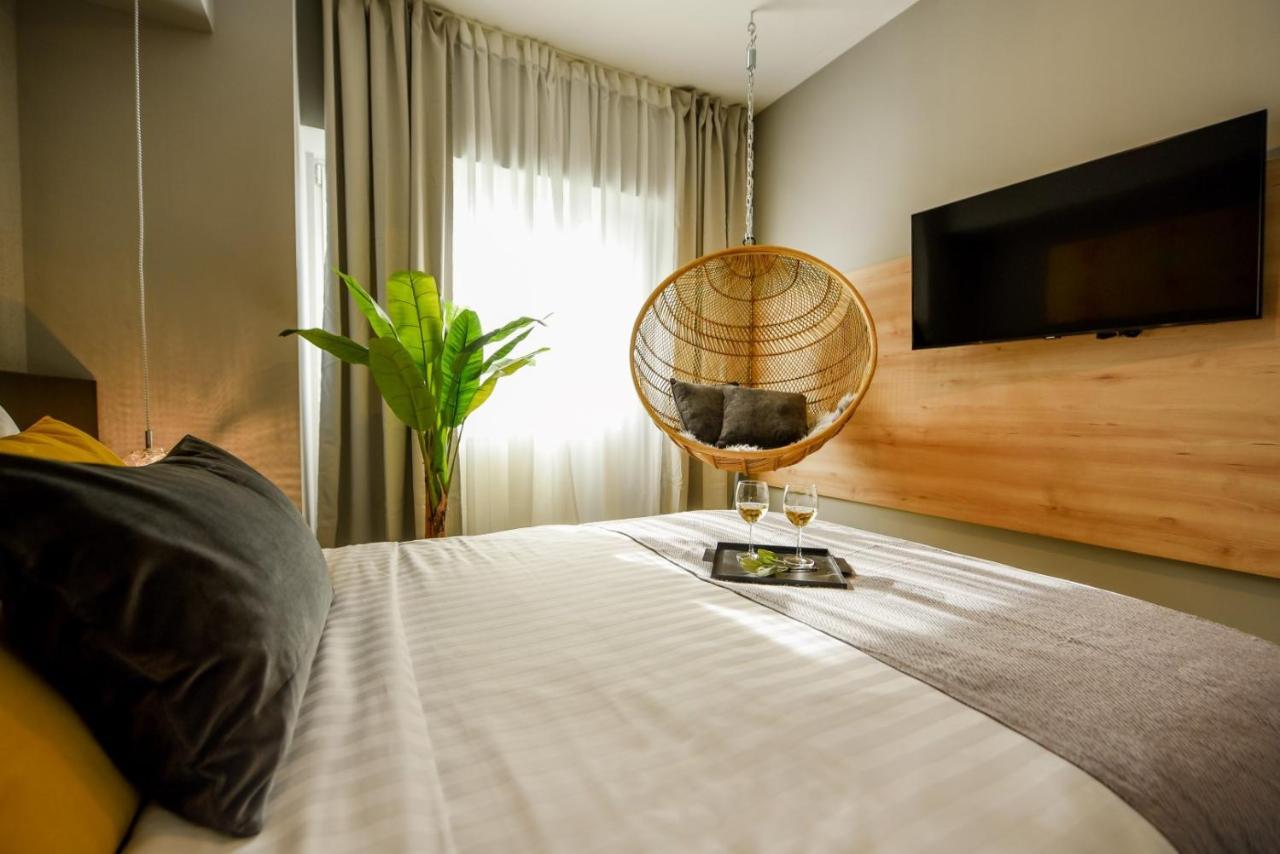 Luxury Apartment Near Radisson Hotel - Wall Projector & Modern Design Bucharest Exterior photo