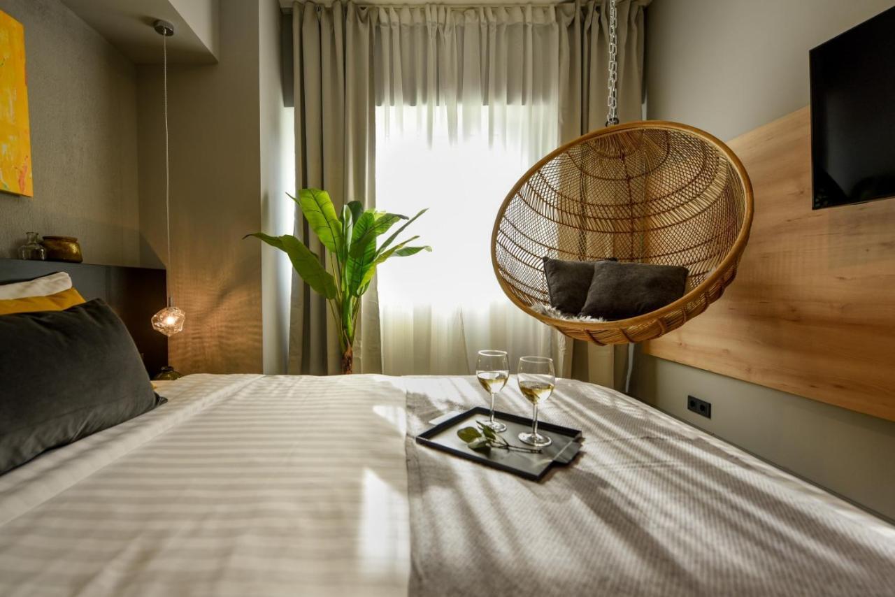 Luxury Apartment Near Radisson Hotel - Wall Projector & Modern Design Bucharest Exterior photo